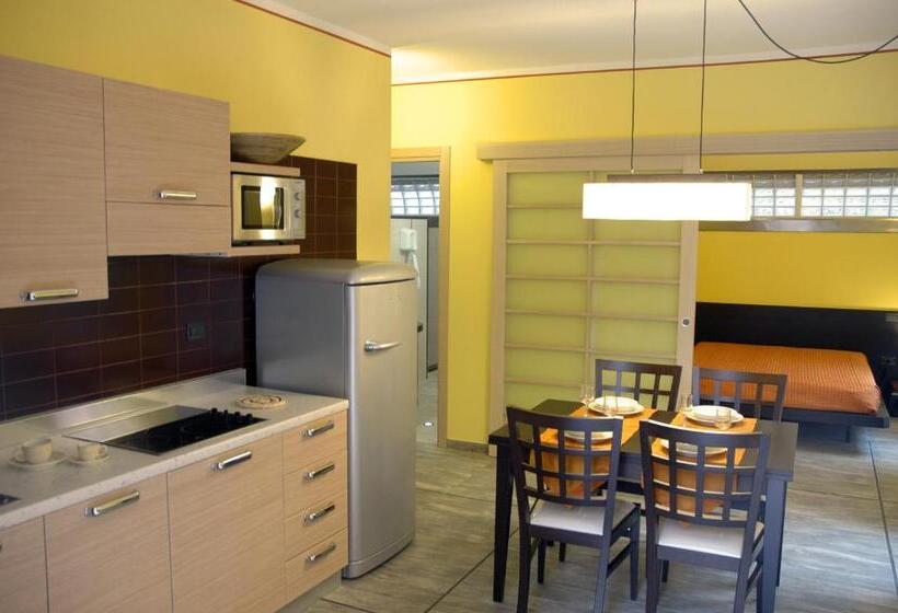 Апартаменты Внутренние 1 Спальня, World Village Apartments