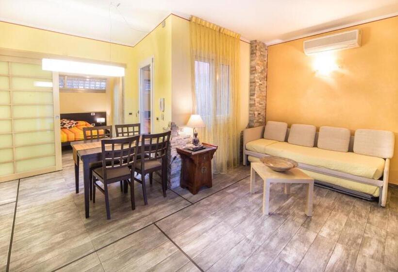 Апартаменты Внутренние 1 Спальня, World Village Apartments
