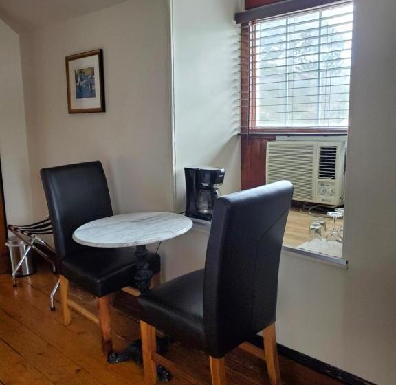 غرفة قياسية, Orange Bistro