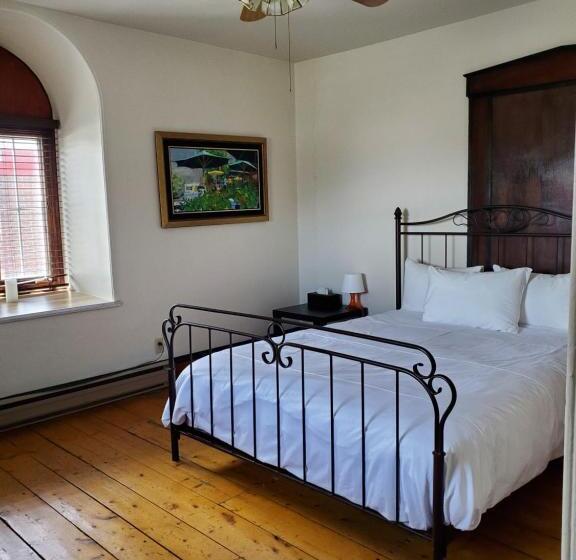 غرفة قياسية, Orange Bistro