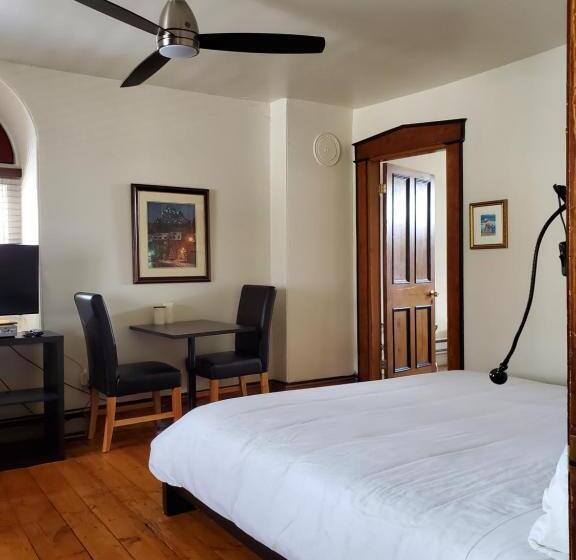 جناح, Orange Bistro