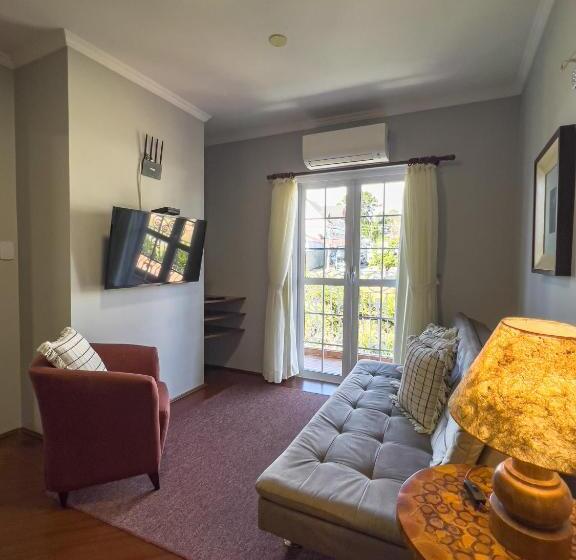 דירת שני חדרים, Palazzo Reale