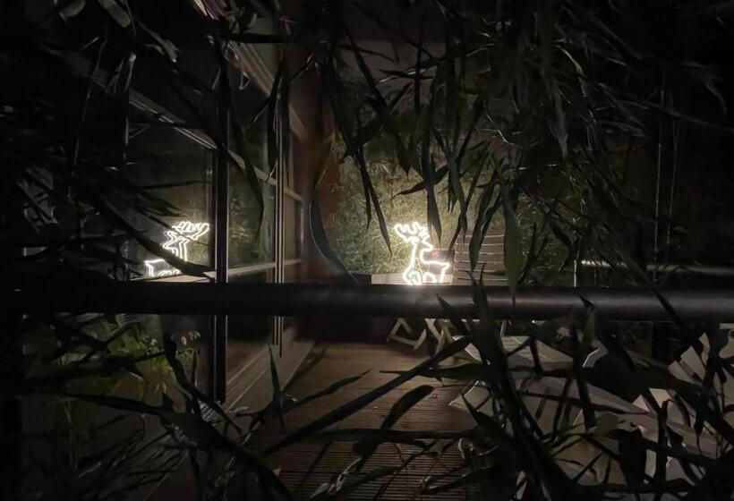 اتاق استاندارد با چشمانداز باغ, Bxlroom Guesthouse