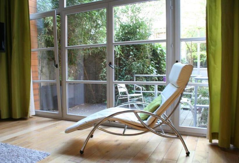 اتاق استاندارد با چشمانداز باغ, Bxlroom Guesthouse