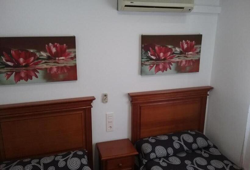 اتاق لوکس, Hostal Cabrera