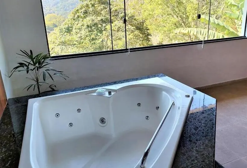 バスタブ付きスタンダードルーム, Pousada Santa Fe De Penedo
