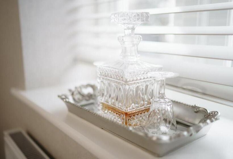 标准间, The Limes