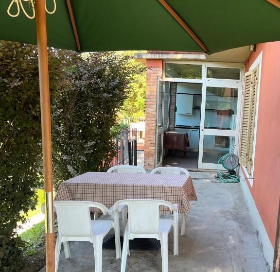 低层单卧公寓, La Vignola