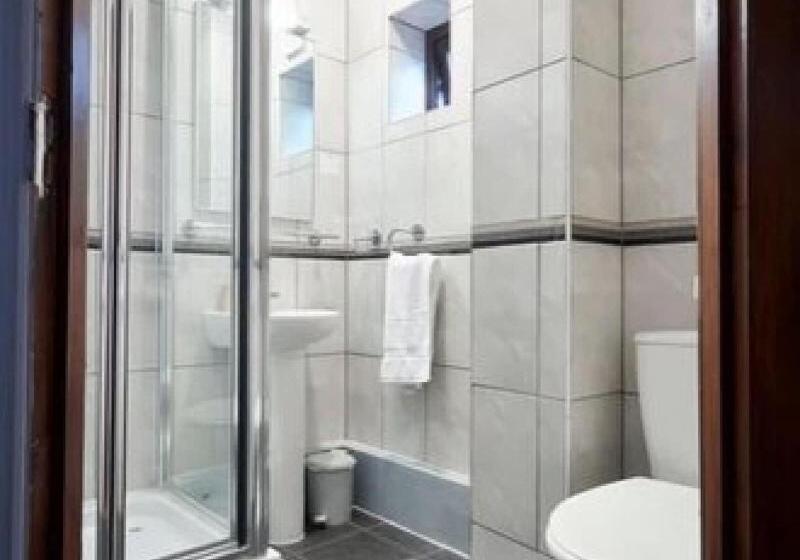 标准单人间, Conifers Guest House