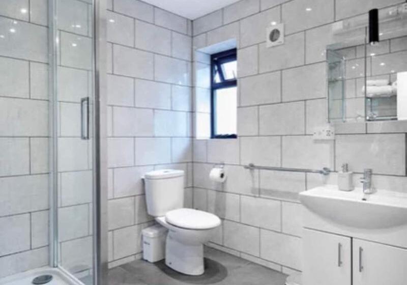 标准间, Conifers Guest House