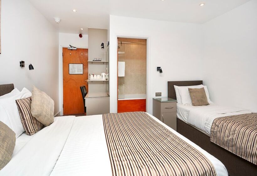 标准三人间, Conifers Guest House