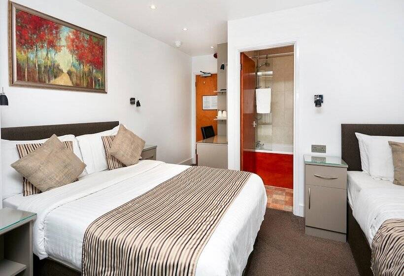 标准三人间, Conifers Guest House