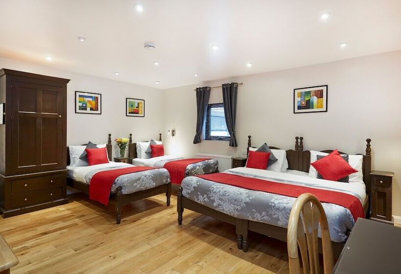 四人标准间, Conifers Guest House