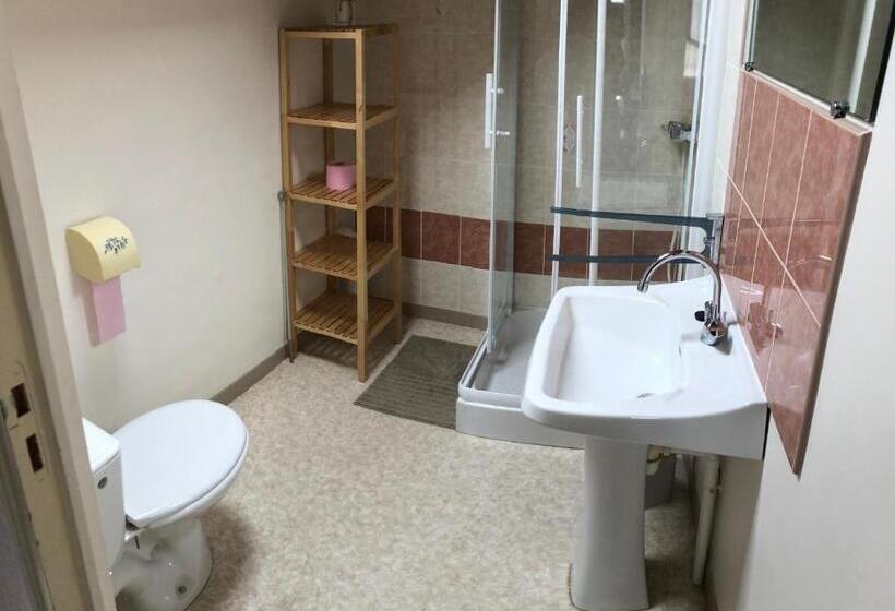 דירת חדר, La Salmonière