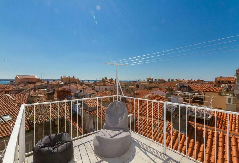 خانه 3 خوابه, Little Tower With Terrace By Locap Group