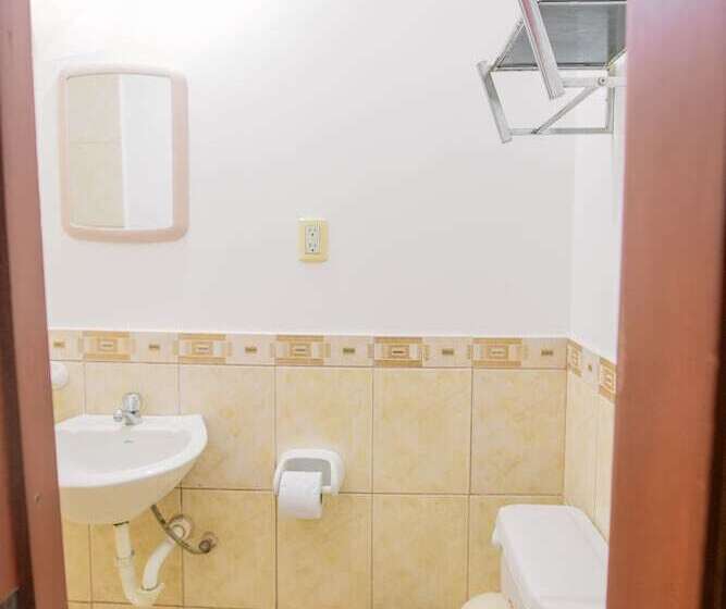 Номер Стандарт Трехместный, North Star Hostal Guayaquil
