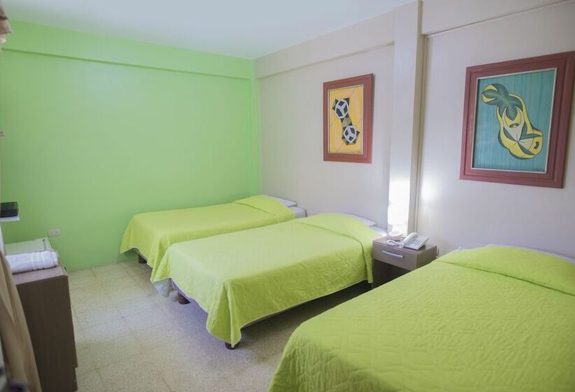 Номер Стандарт Трехместный, North Star Hostal Guayaquil