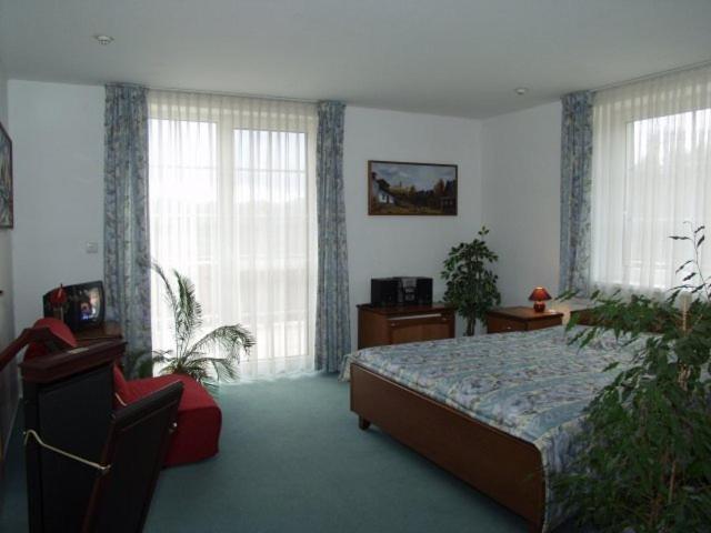 Lakosztály Erkéllyel, Penzion V Hluboké A Department Glamp