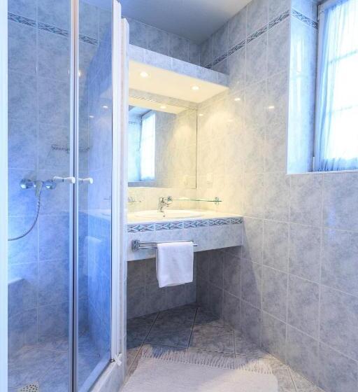 Lakosztály, Penzion V Hluboké A Department Glamp