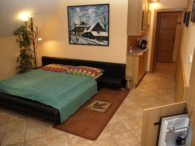 Lakosztály, Penzion V Hluboké A Department Glamp