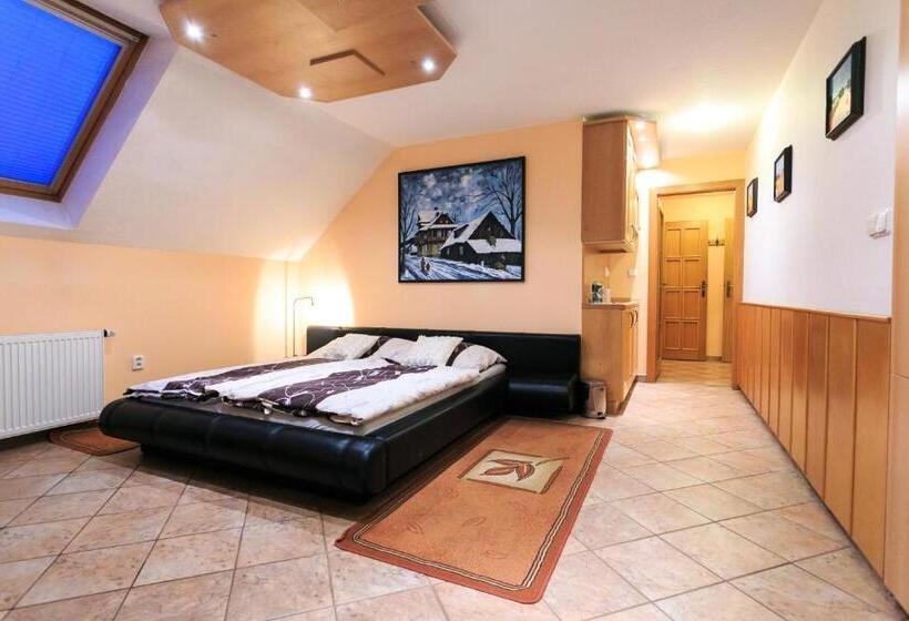 Kertre Néző Deluxe Szoba, Penzion V Hluboké A Department Glamp