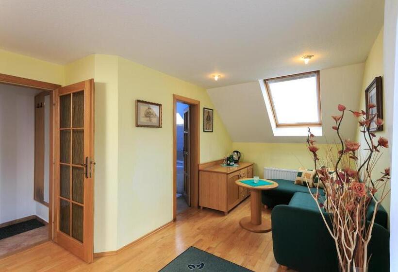 Suite King Size Bed, Penzion V Hluboké A Department Glamp