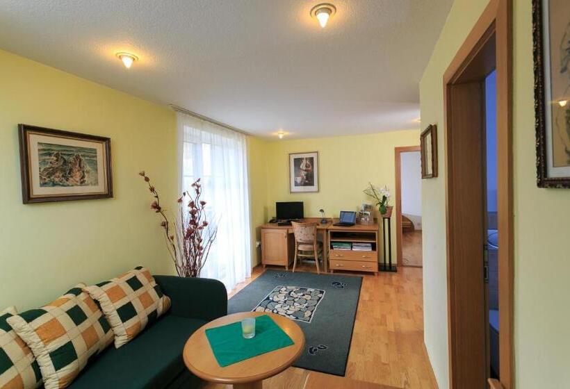 Suite King Size Bed, Penzion V Hluboké A Department Glamp