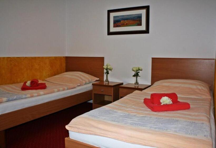 Lakosztály, Penzion V Hluboké A Department Glamp