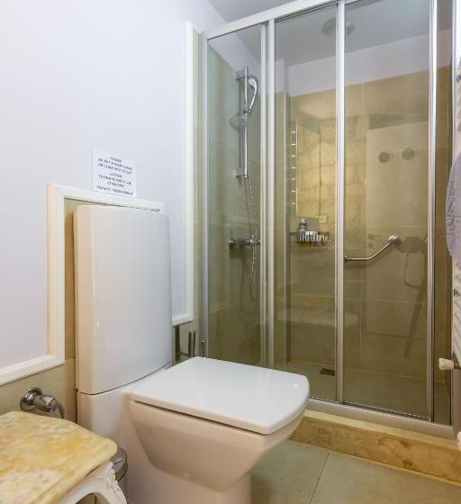 اتاق اکونومی, Sakin Ev