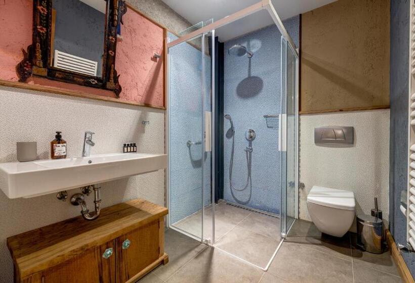 اتاق استاندارد در طبقه همکف, Sakin Ev