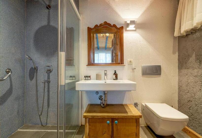 اتاق استاندارد, Sakin Ev