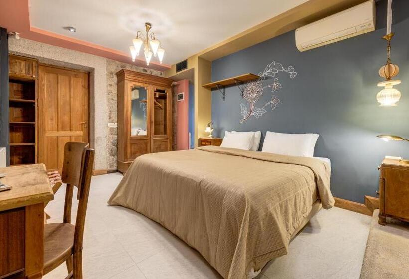 اتاق سوپریور, Sakin Ev