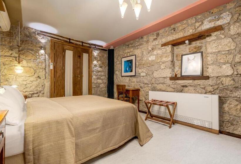 اتاق سوپریور, Sakin Ev