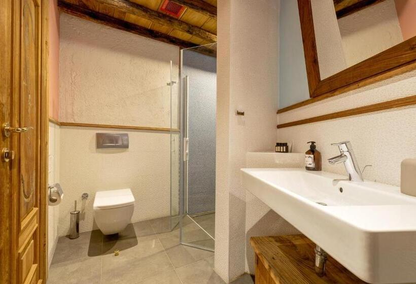 اتاق استاندارد سه نفره, Sakin Ev