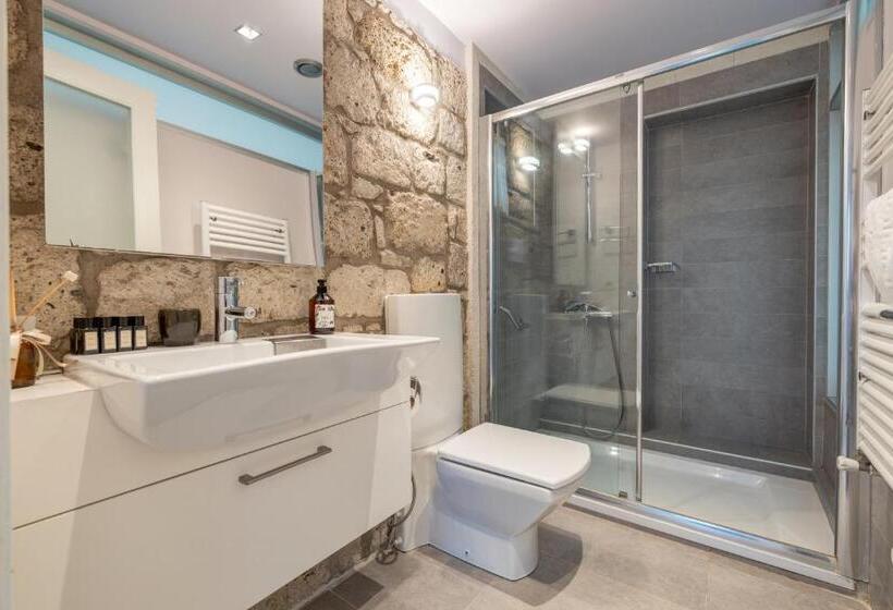 اتاق استاندارد سه نفره, Sakin Ev