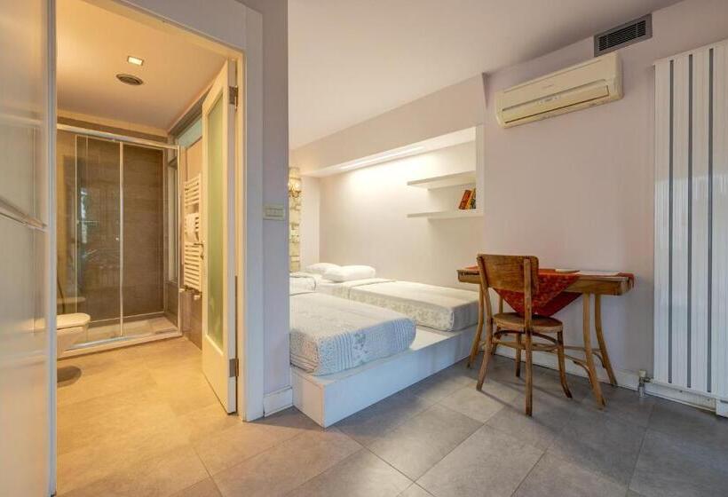 اتاق استاندارد سه نفره, Sakin Ev