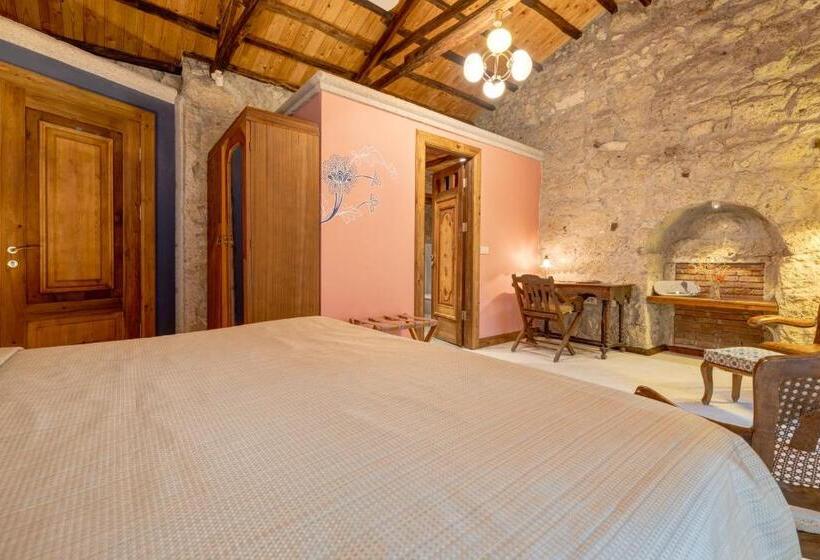 اتاق لوکس, Sakin Ev