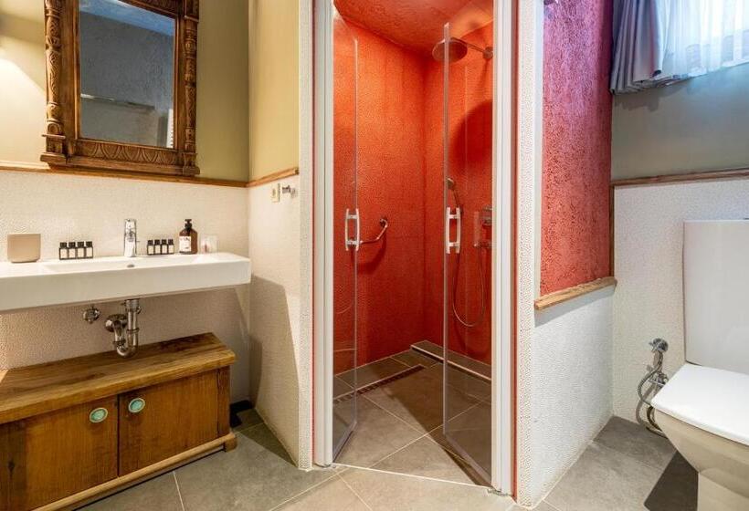 سوییت, Sakin Ev