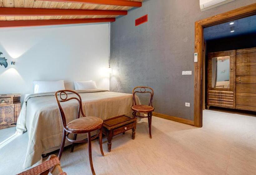 سوییت, Sakin Ev