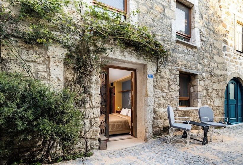 اتاق سوپریور, Sakin Ev