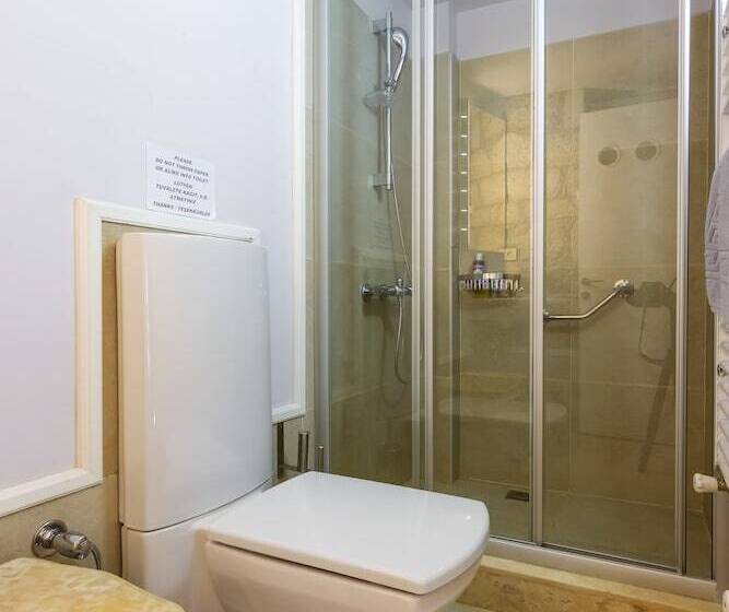 اتاق اکونومی, Sakin Ev