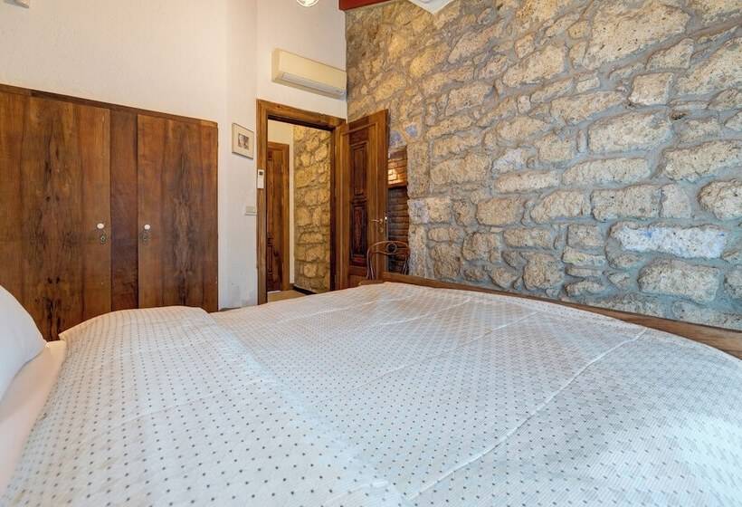 سوییت, Sakin Ev