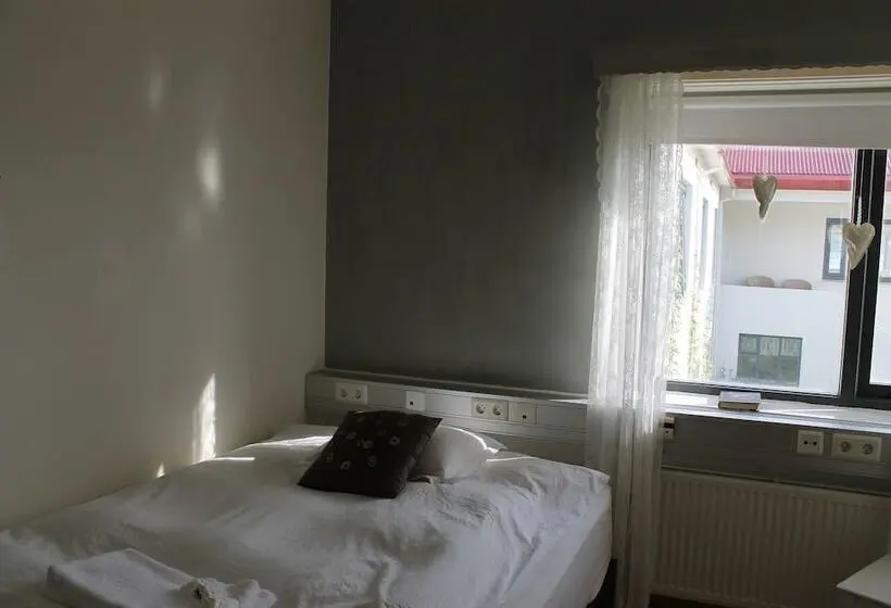 اتاق استاندارد یک تخته با سرویس بهداشتی مشترک, Skjaldarvik Guest House