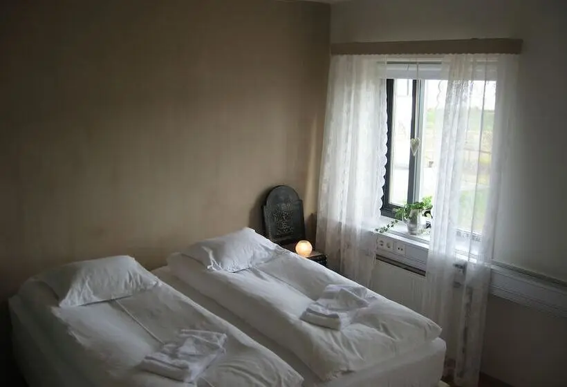 اتاق استاندارد سه تخته با سرویس بهداشتی مشترک, Skjaldarvik Guest House