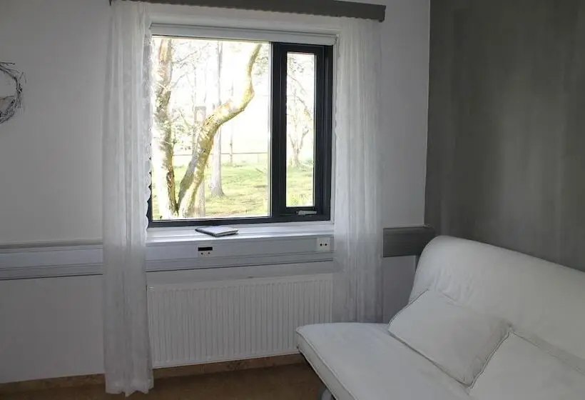 اتاق خانوادگی با سرویس بهداشتی مشترک, Skjaldarvik Guest House