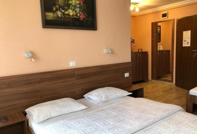 コンフォートトリプルルーム, Pension Aroma