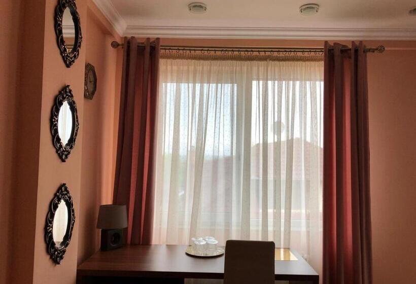 Quarto Triplo Comfort, Pension Aroma