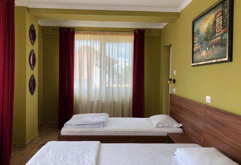 コンフォートトリプルルーム, Pension Aroma