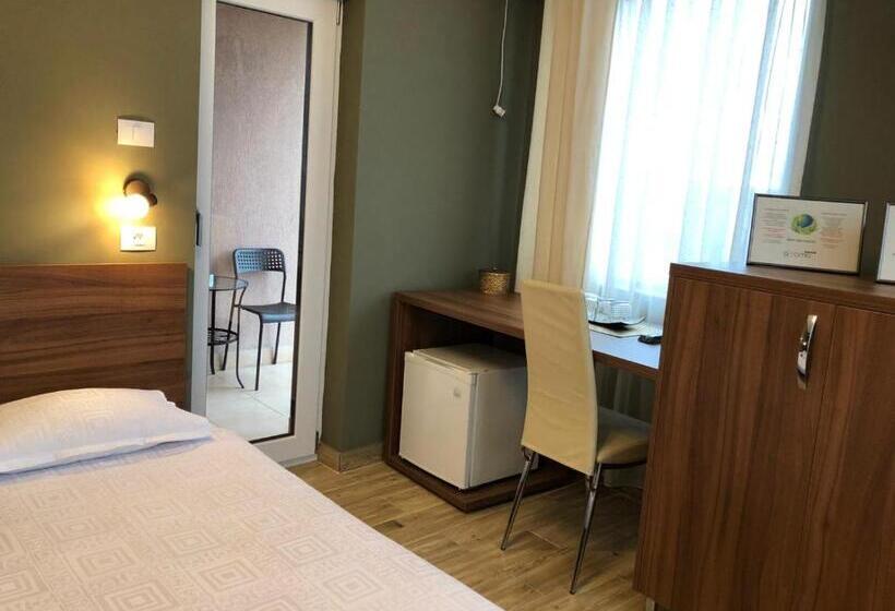 コンフォートトリプルルーム, Pension Aroma