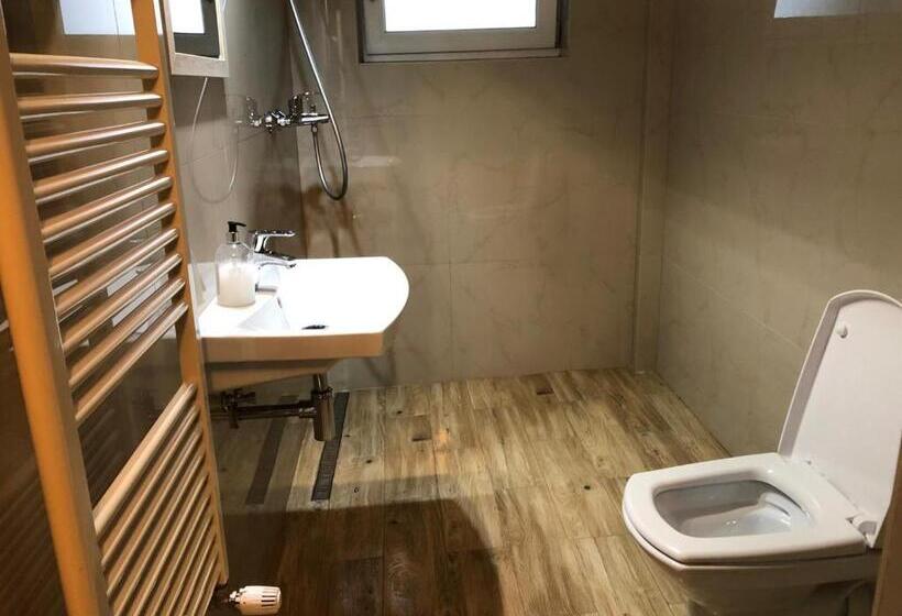Quarto Familiar, Pension Aroma